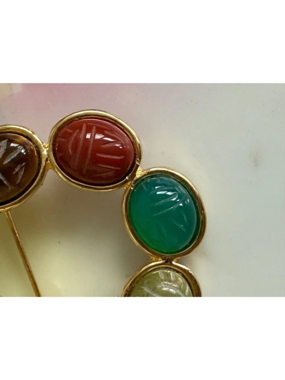 Vintage 70s Round Scarab Gemstone Beetle Brooch Gold Tone - Picture 7 of 9